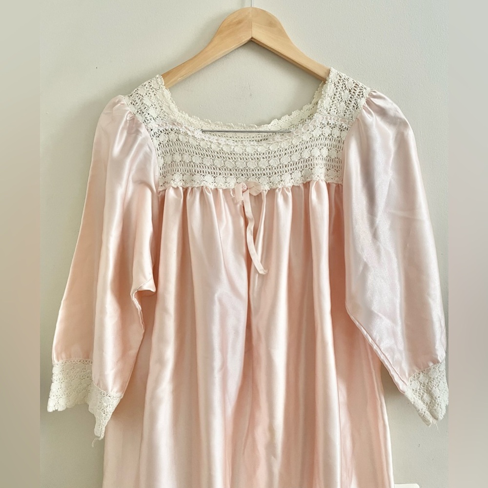 Vintage Christian Dior Satin Lace Nightgown Size M Peach Pink Cottagecore- EUC - Picture 4 of 12